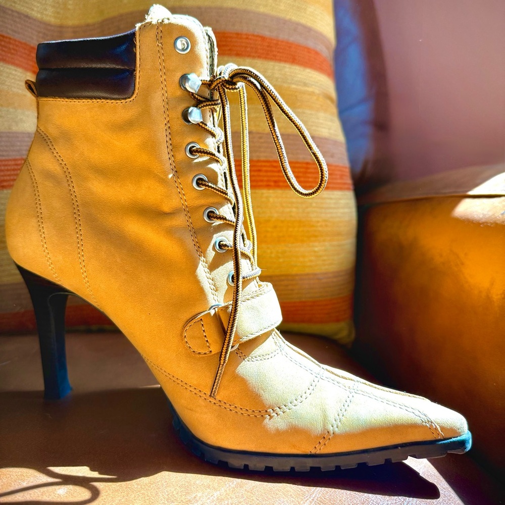 Nine West vintage 2002 "Jenny from the Block" and "Timberland" KO